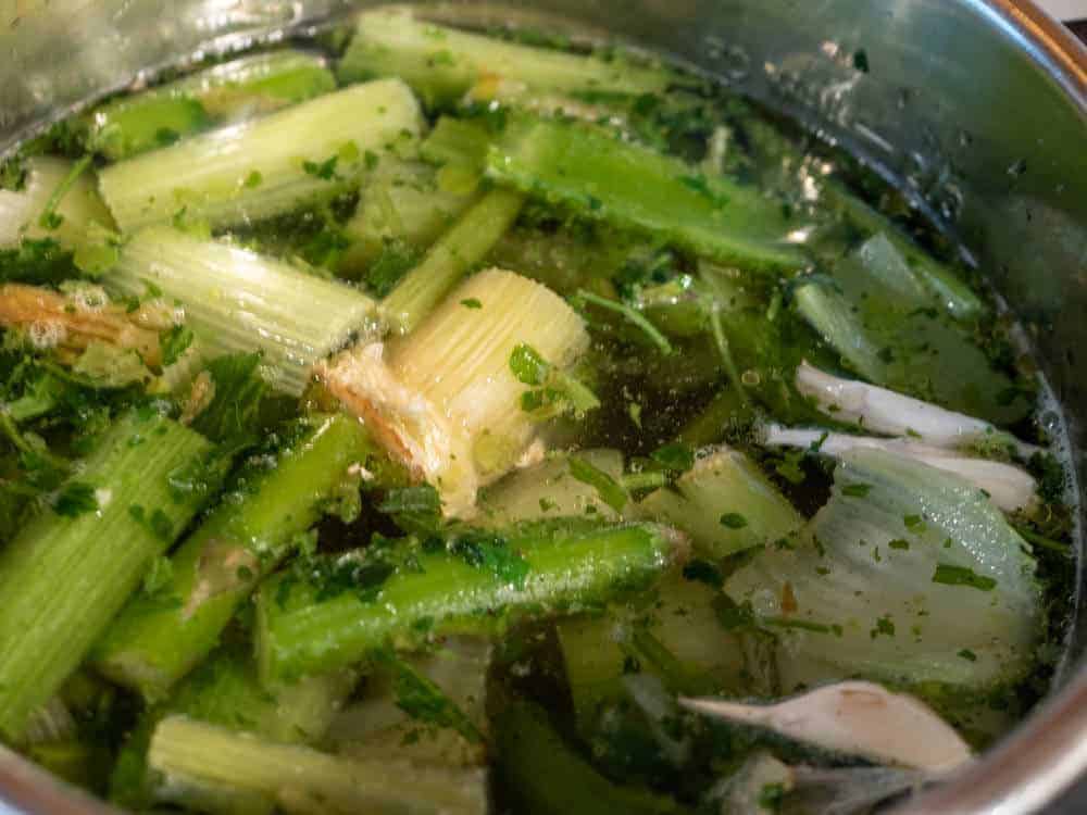 https://stuffmattycooks.com/wp-content/uploads/2020/02/instant-pot-vegetable-stock-scraps.jpg