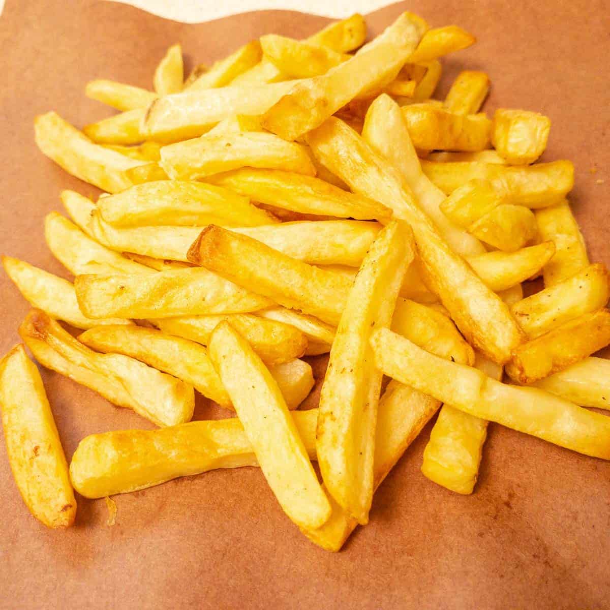 air fryer frozen french fries close up featured image