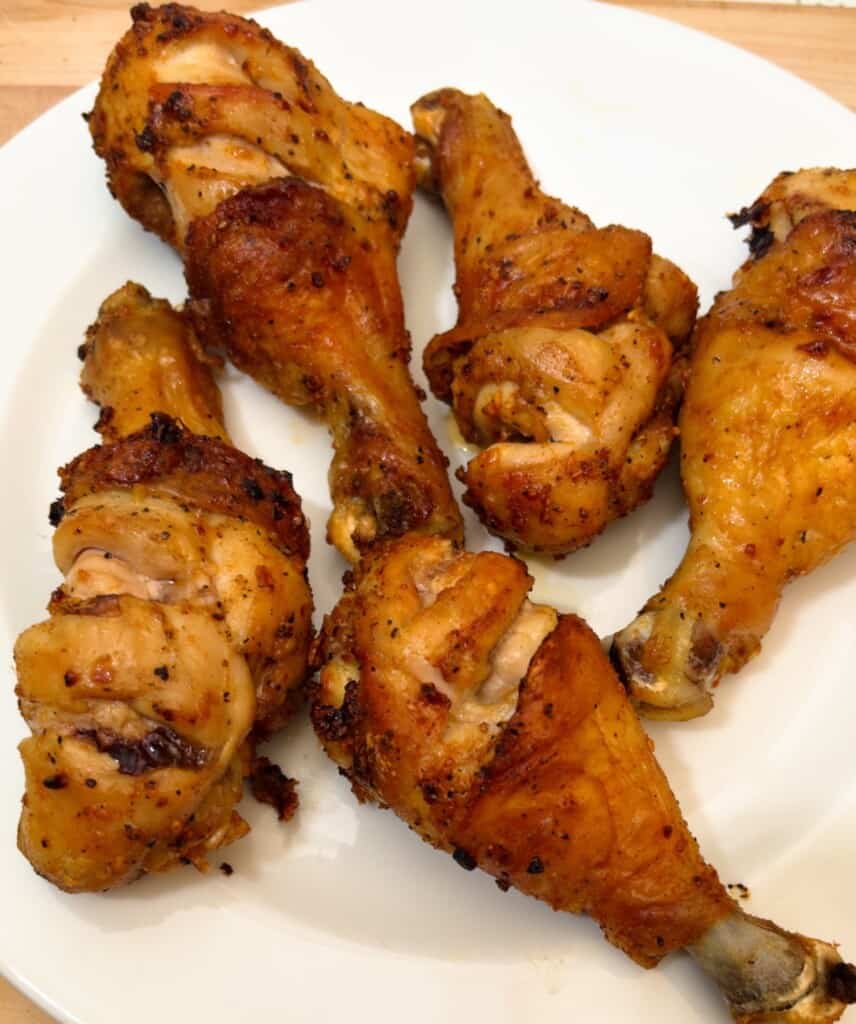 black pepper garlic chicken legs in the air fryer finished and ready to eat